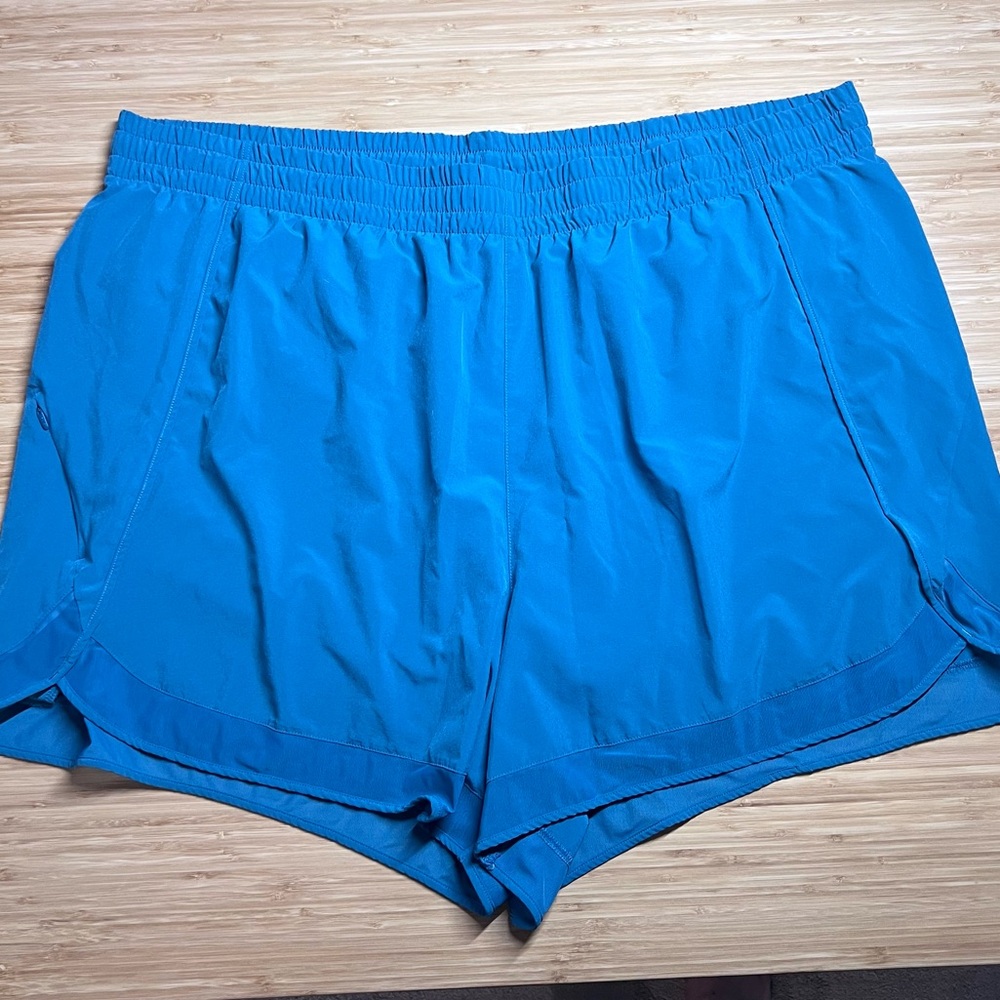 Athleta 3x running short with liner. Brand new without tags, excellent condition